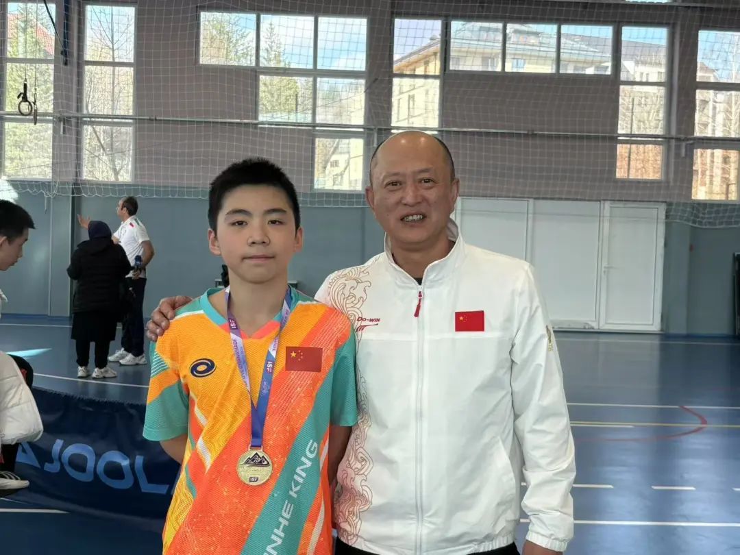 哈三中教师指导中国女子乒乓球队夺得U15世界中学生夏季运动by体育会团体冠军(图2)
